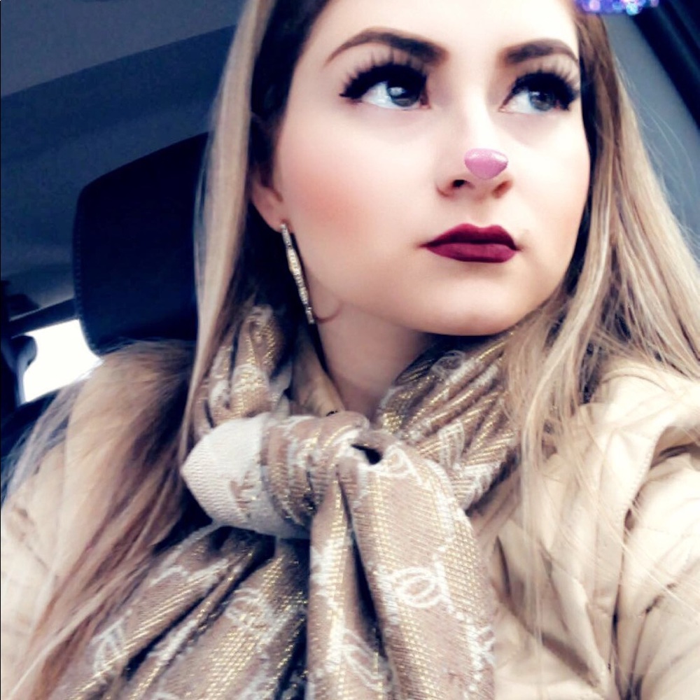 Meet your Posher, Yennifer